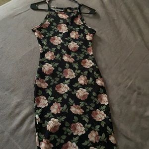 🌸3/$15 Fitted floral dress 🌹
